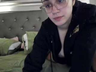 hotpinkcheeto's CamSoda show and profile