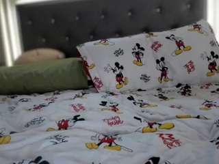 Live webcam model hotpinkcheeto on Soda Cams