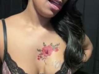 Live webcam model rakiyah-charms on Soda Cams