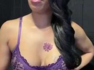 Live webcam model rakiyah-charms on Soda Cams