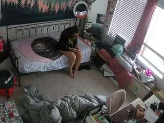 This model is live right now. voyeurcam-hazelgrace-02