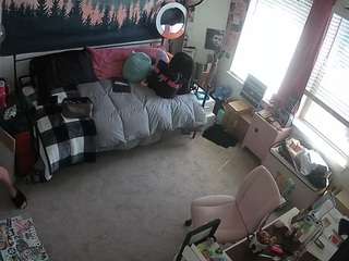 This model is live right now. voyeurcam-hazelgrace-02