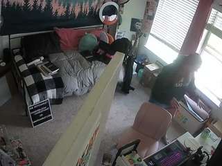 Acest model este live acum. voyeurcam-hazelgrace-02