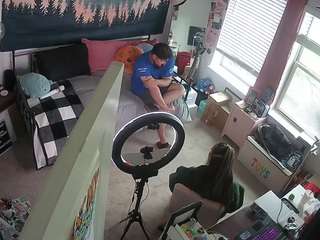 Acest model este live acum. voyeurcam-hazelgrace-02