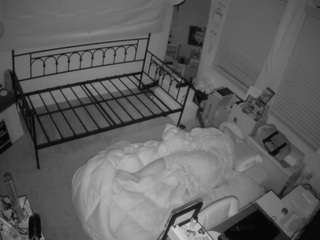 Este modelo está ao vivo agora. voyeurcam-hazelgrace-02