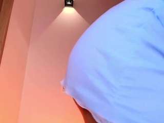 Live webcam model annyrussell on Soda Cams