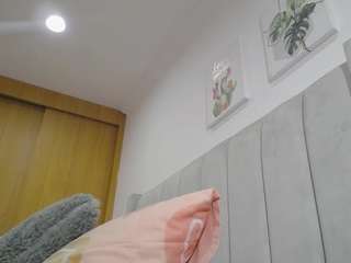 alisson-grey Live Webcam on CamSoda