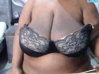 bigboobassqeen
