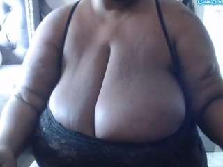 bigboobassqeen