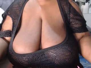 bigboobassqeen