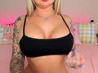 koramarina Live Webcam on CamSoda