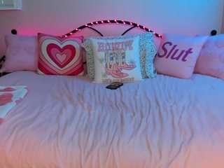 Live webcam model koramarina on Soda Cams