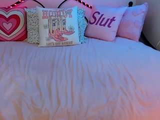 Live webcam model koramarina on Soda Cams