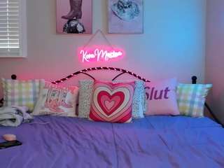 Live webcam model koramarina on Soda Cams