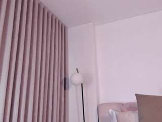 NINAGOLD live cam on CamSoda
