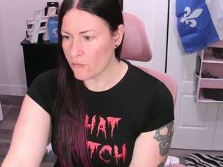 le modèle gennyrock est en webcam porno dans un show sur le site camsoda, il possède les tags suivants: amateur,orgasm,joi,mature,middle-aged,milf,mistress,naked,nipple piercings,normal,pov,handjob,pussy,sexy,smoke,smoking,solo,sph,striptease,tattoos