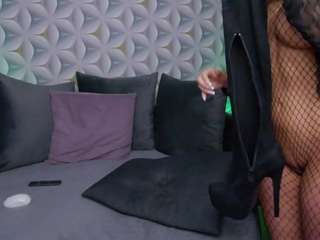 mina-babe Live Webcam on CamSoda