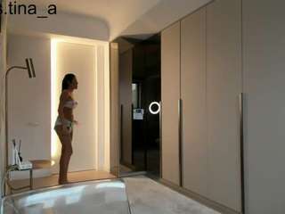 miss-tanya Live Webcam on CamSoda