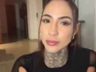 iamanna's CamSoda show and profile