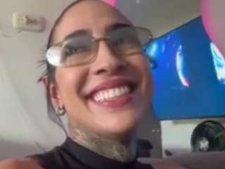 iamanna's CamSoda show and profile