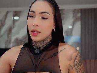 iamanna's CamSoda show and profile