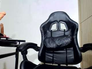lizbigtits live webcam show