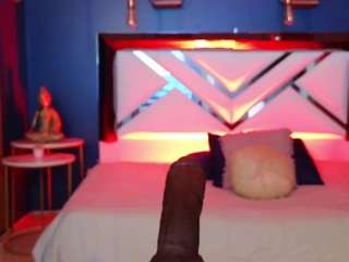 Live webcam model lady-brownn on Soda Cams