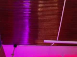 Live webcam model lady-brownn on Soda Cams