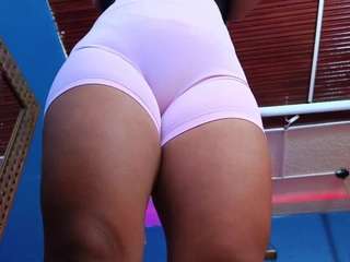 Live webcam model lady-brownn on Soda Cams