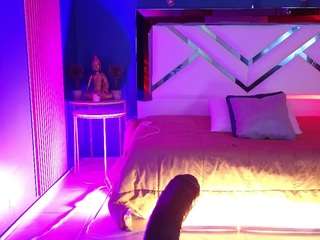 Live webcam model lady-brownn on Soda Cams