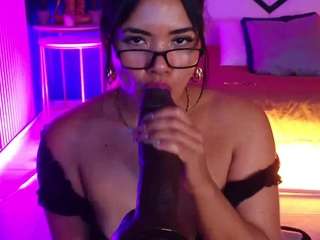 Live webcam model lady-brownn on Soda Cams