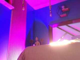 Live webcam model lady-brownn on Soda Cams