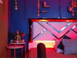 Live webcam model lady-brownn on Soda Cams