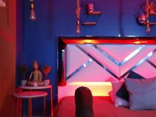 Live webcam model lady-brownn on Soda Cams