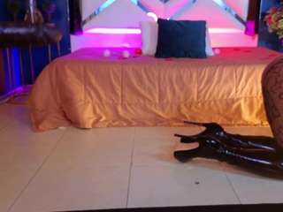 lady-brownn's CamSoda show and profile