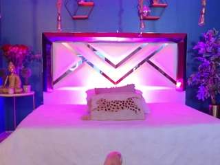 Live webcam model lady-brownn on Soda Cams