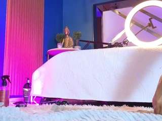 Live webcam model lady-brownn on Soda Cams