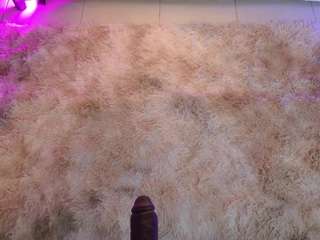 Live webcam model lady-brownn on Soda Cams