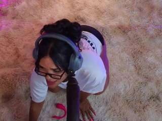 Live webcam model lady-brownn on Soda Cams