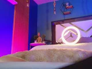 Live webcam model lady-brownn on Soda Cams