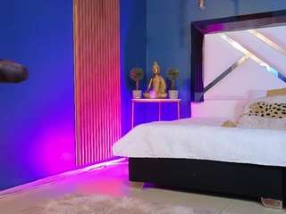 Live webcam model lady-brownn on Soda Cams