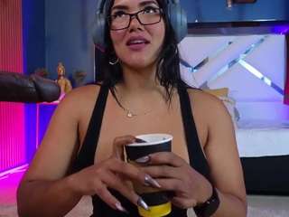 Live webcam model lady-brownn on Soda Cams