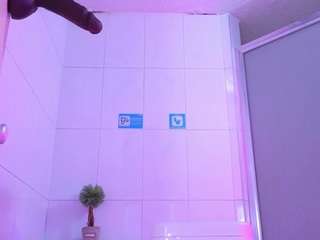 Live webcam model lady-brownn on Soda Cams