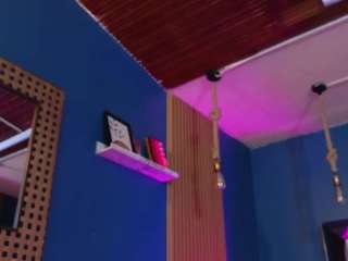 Live webcam model lady-brownn on Soda Cams