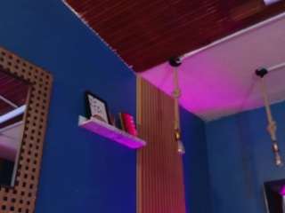 Live webcam model lady-brownn on Soda Cams