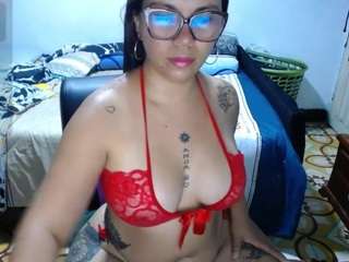 le modèle kaarlaa est en webcam porno dans un show sur le site camsoda, il possède les tags suivants: ass,nature,toys,thick,tease,tattoos,strip,squirter,solo,bedroom,shaved-pussy,lovense,lingerie,glasses,flashing,fingers,feet,dildo,cum,brown-eyes