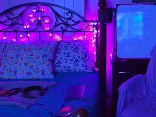 purple-vayda's CamSoda show and profile