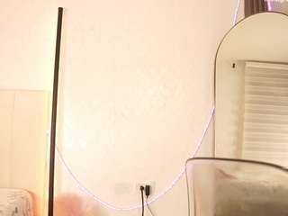 le modèle kiimlove est en webcam porno dans un show sur le site camsoda, il possède les tags suivants: ass,lush,toys,strip,asshole,orgasm,masturbation,squirter,lovense,fingers,dildo,cum,brown-eyes,black-hair,flashing,latina,pussy,petite,oil,college