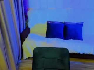 happystephanie's CamSoda show and profile