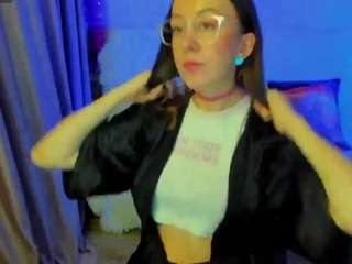 happystephanie's CamSoda show and profile